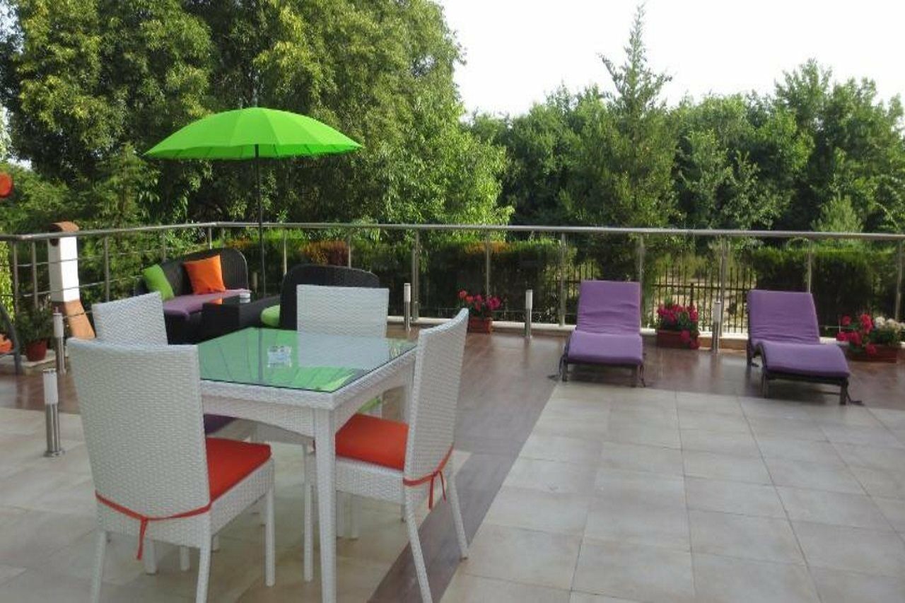 וארנה Fantasy Apartments מראה חיצוני תמונה